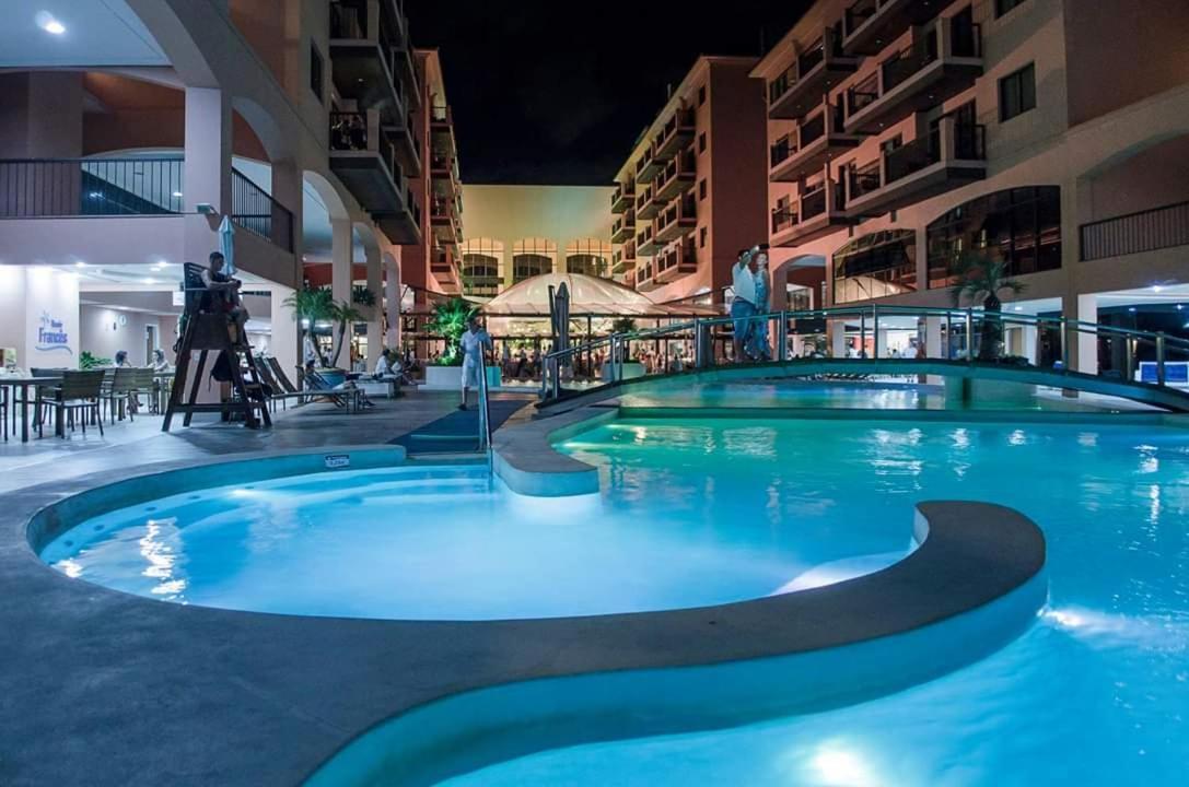 Apto Pes Na Areia Em Hotel Jurere Beach Jurere Internacional Florianópolis Eksteriør billede